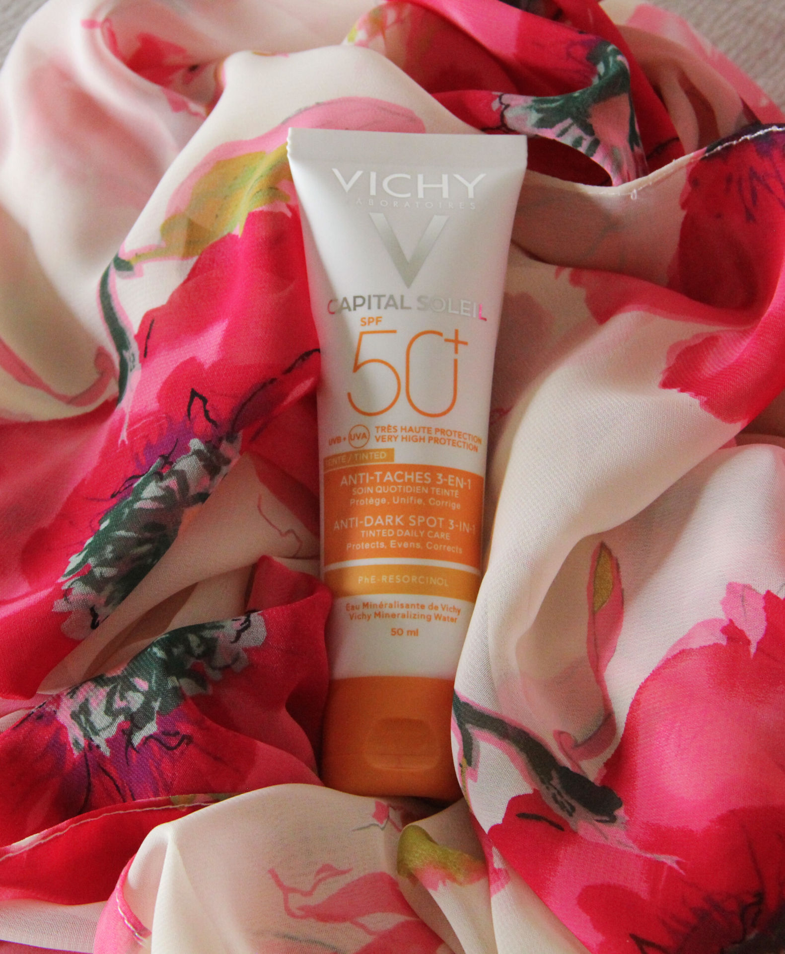 کرم ضد آفتاب رنگی و ضد لک کاپیتال سولیل سه در یک SPF 50 ویشی