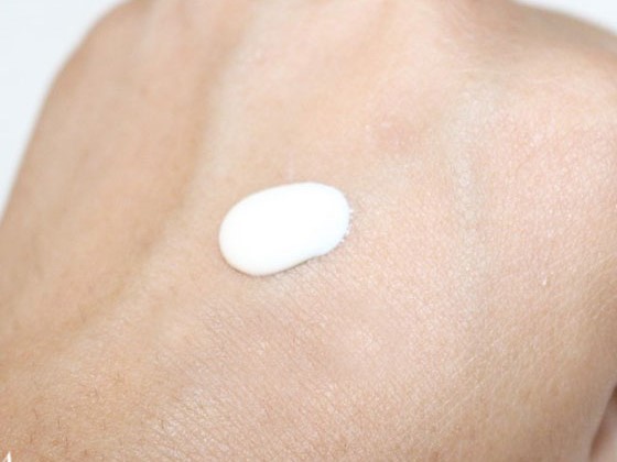 ضد آفتاب فلوئیدی بی رنگ درای تاچ مناسب پوست مختلط تا چرب SPF50 ویشی 50 میل