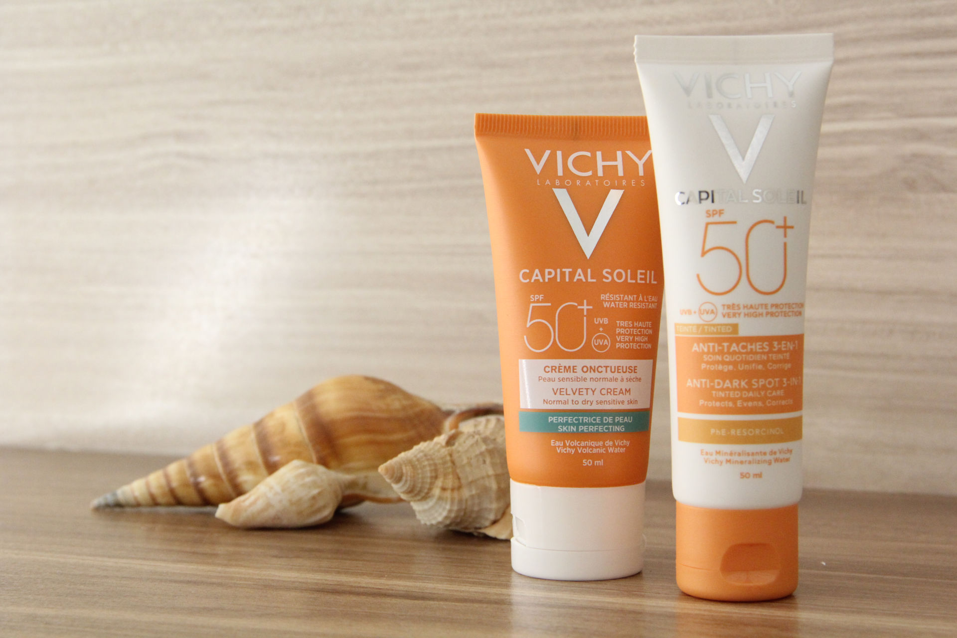 کرم ضد آفتاب رنگی و ضد لک کاپیتال سولیل سه در یک SPF 50 ویشی 50 میل
