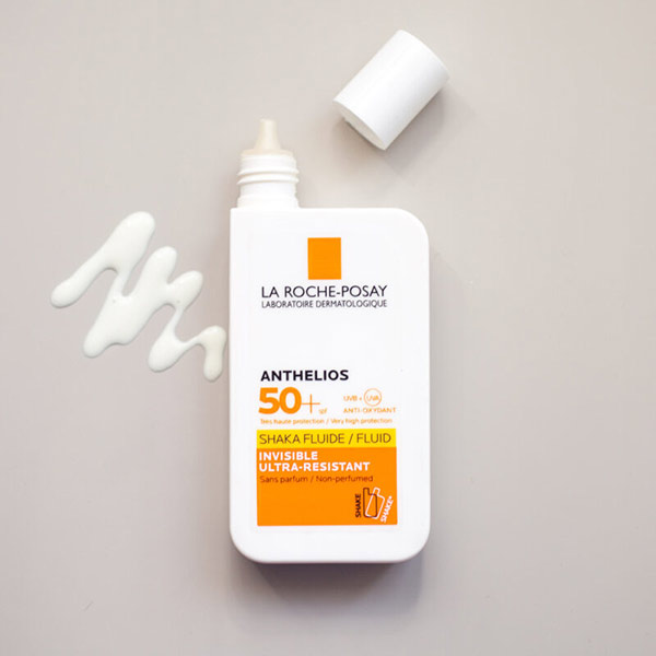 فلویید ضد آفتاب SPF50 بی رنگ مناسب انواع پوست بویژه پوست حساس لاروش پوزای 50 میل