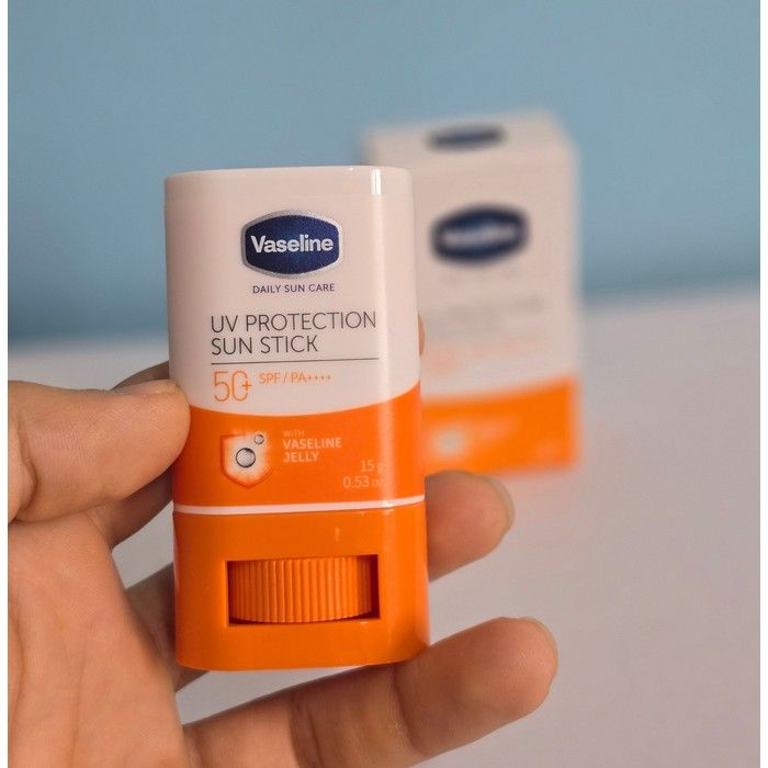ضدآفتاب بی رنگ SPF50 مرطوب کننده و آبرسان مناسب انواع پوست وازلین