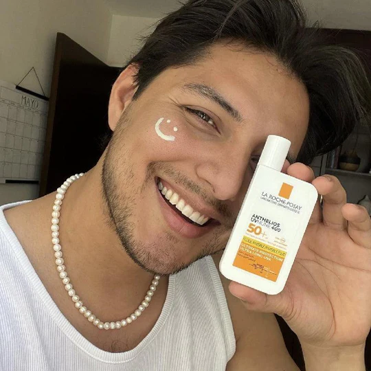 فلویید ضد آفتاب SPF50 بی رنگ مناسب انواع پوست بویژه پوست حساس لاروش پوزای 50 میل
